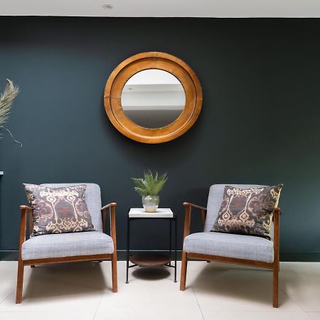 The Heart Of Shepherds Bush - Modern 2Bdr Apartment With Garden Londra Esterno foto