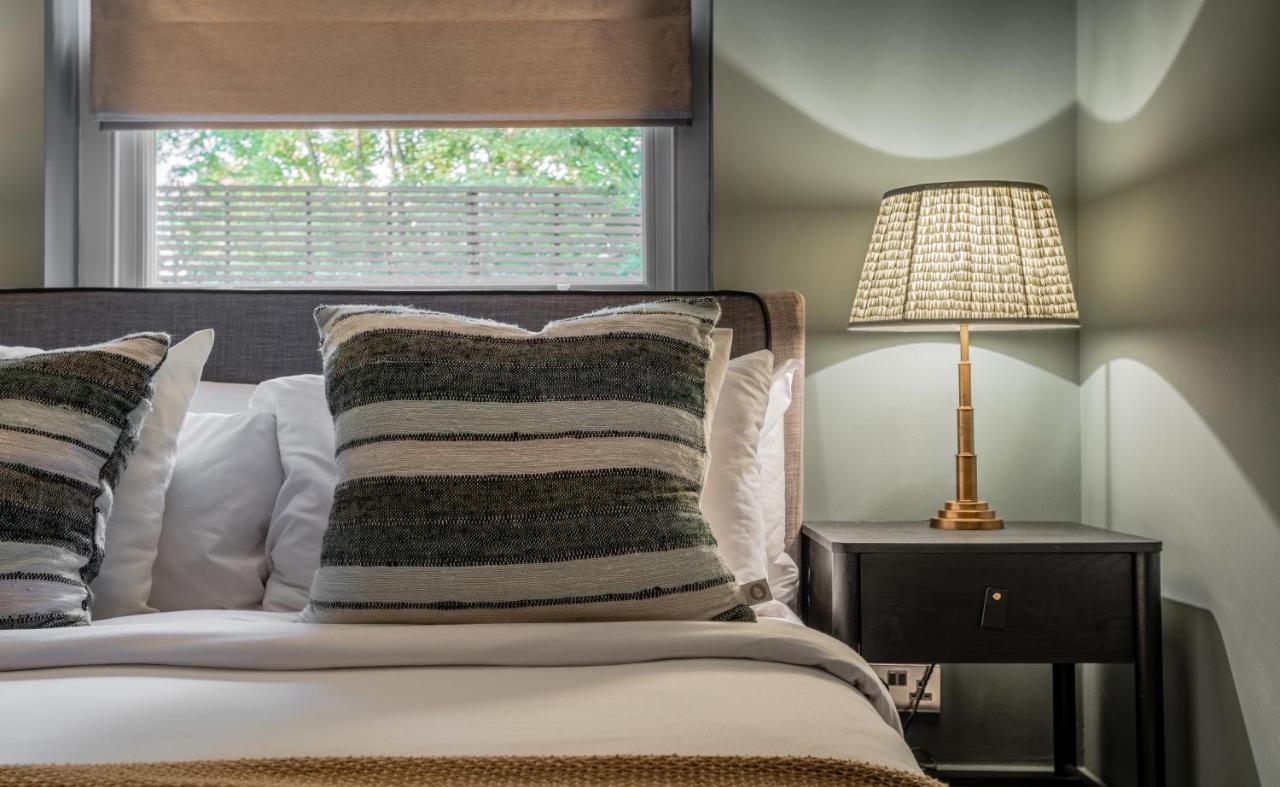 The Heart Of Shepherds Bush - Modern 2Bdr Apartment With Garden Londra Esterno foto