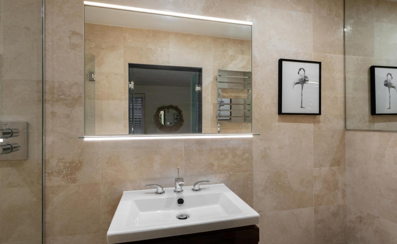 The Heart Of Shepherds Bush - Modern 2Bdr Apartment With Garden Londra Esterno foto