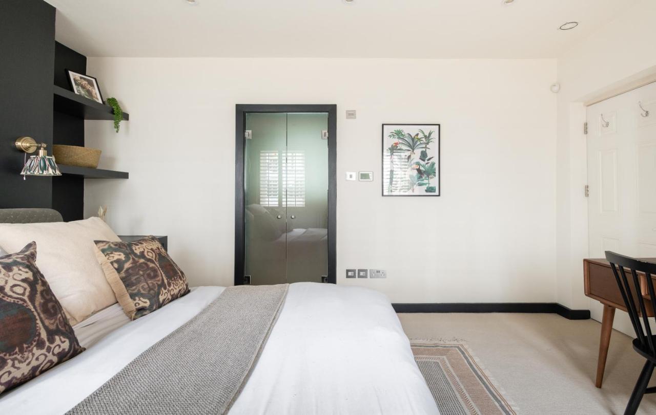 The Heart Of Shepherds Bush - Modern 2Bdr Apartment With Garden Londra Esterno foto